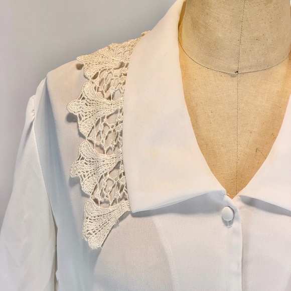 VINTAGE crochet floral lace collar blouse button down tailored lightweight 90s - Picture 3 of 17